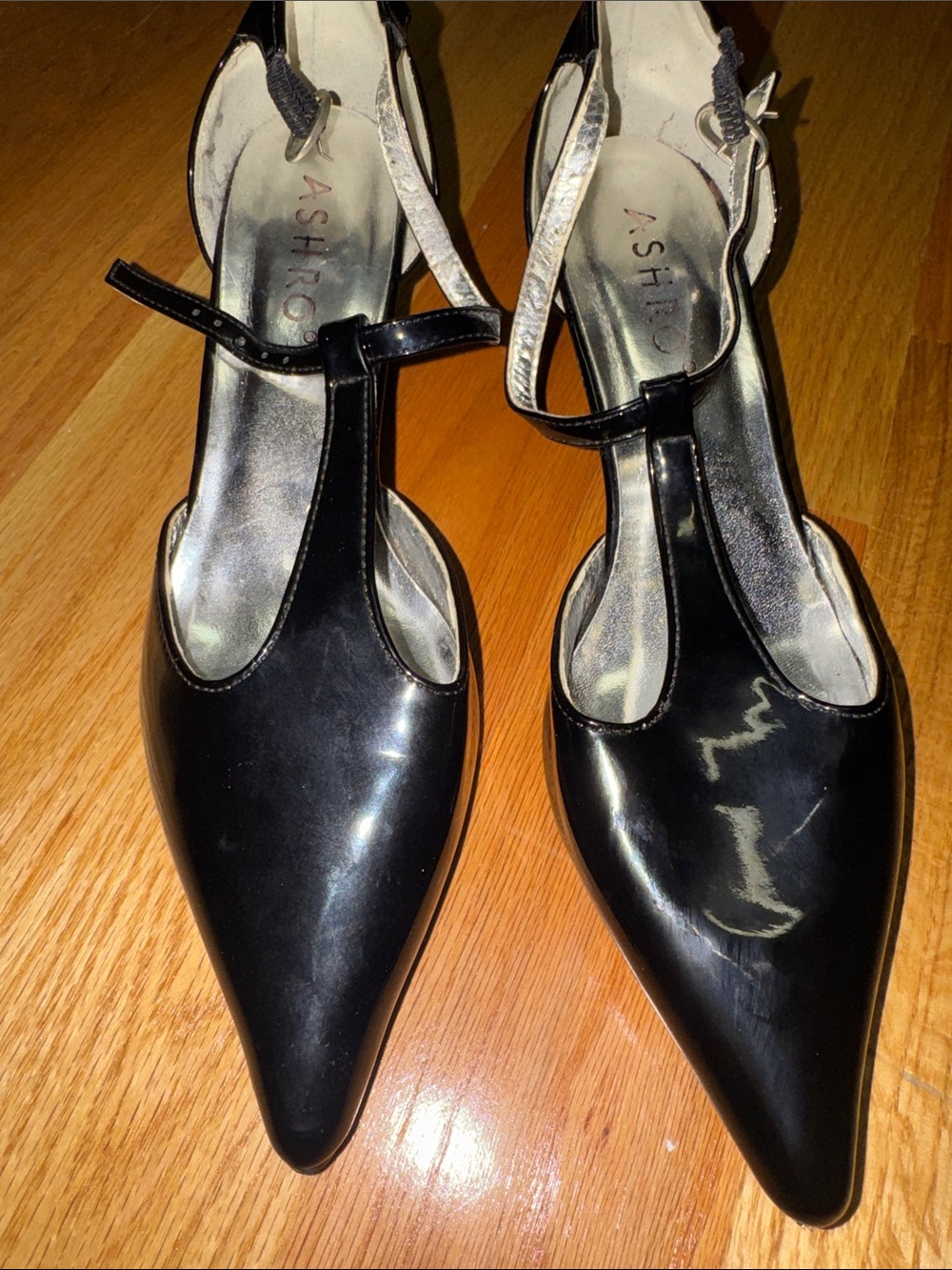 S.HERO Black Patent Pointed Toe T-Strap Kitten Heels Y2K Pumps Size 8